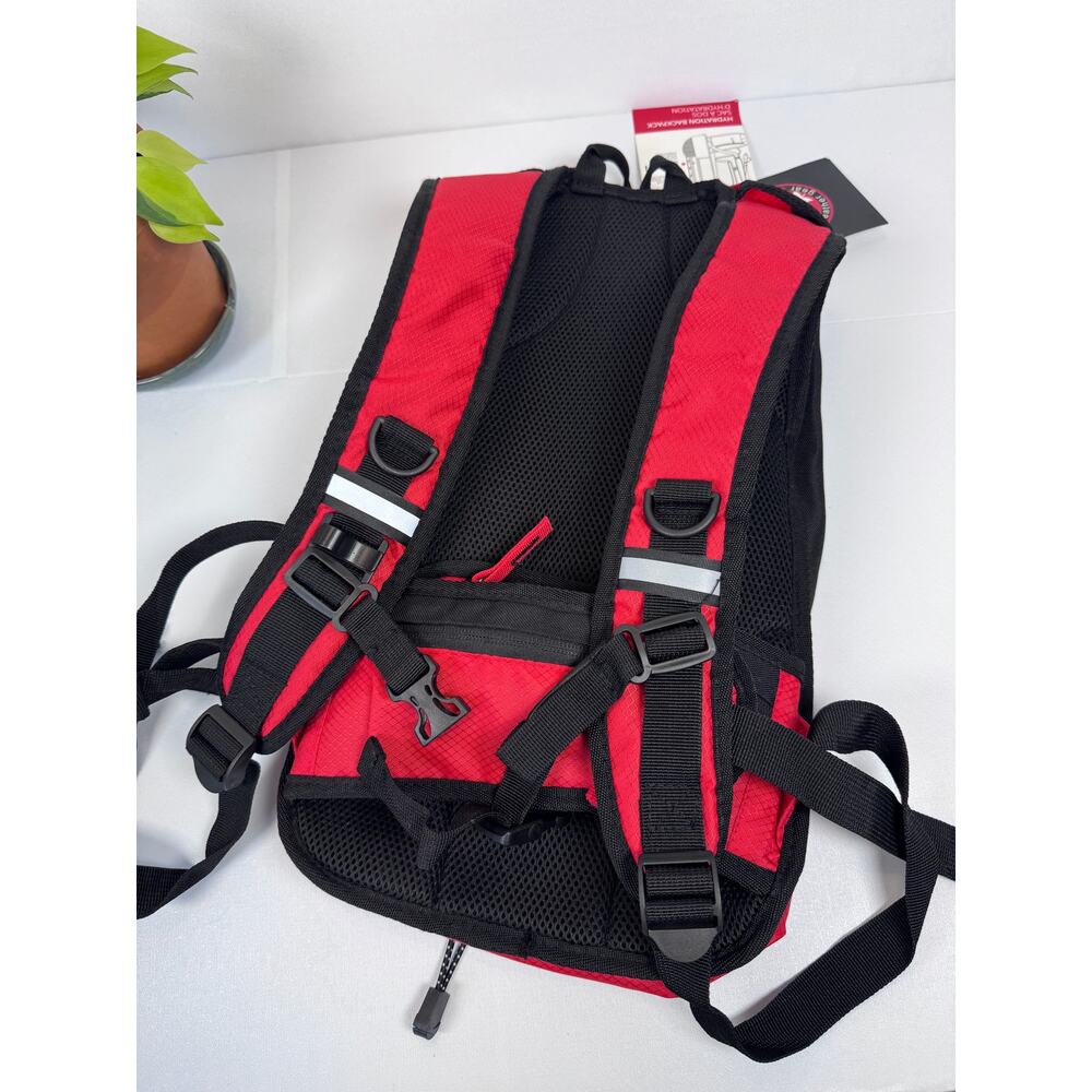 Canada Weather Gear Red Black Hydration Backpack 2L Hiking Gorpcore NWT - Picture 3 of 12